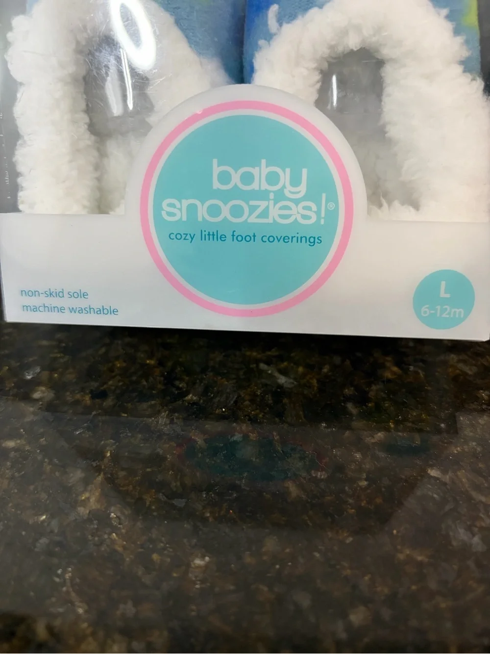 BABY SNOOZIES NIB Cozy Star Print Plush Baby Slippers- 6-12 months